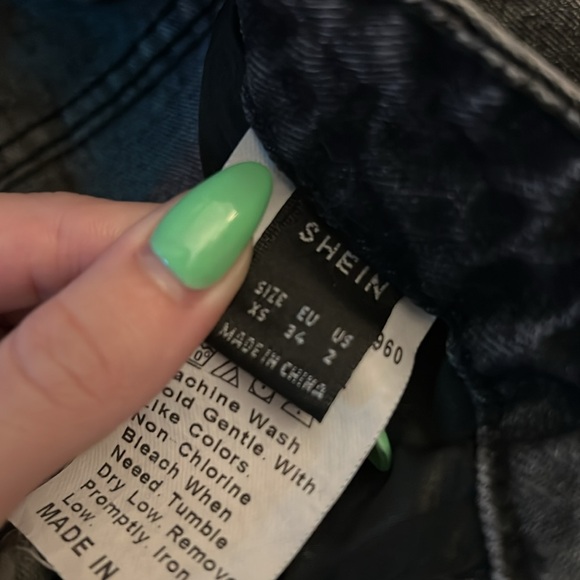 Black jean shorts - Picture 2 of 2